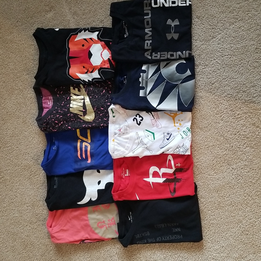 Multiple Nike tshirts, boys large